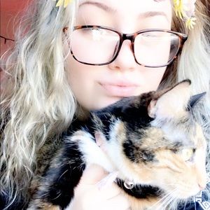 Meet your Posher, Cora